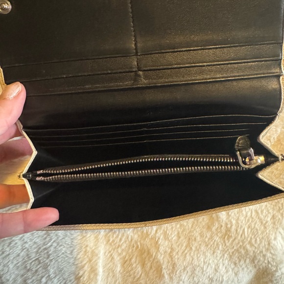 Prada saffiano all inclusive (your choice of dust bag) bifold snap long wallet - Picture 6 of 12